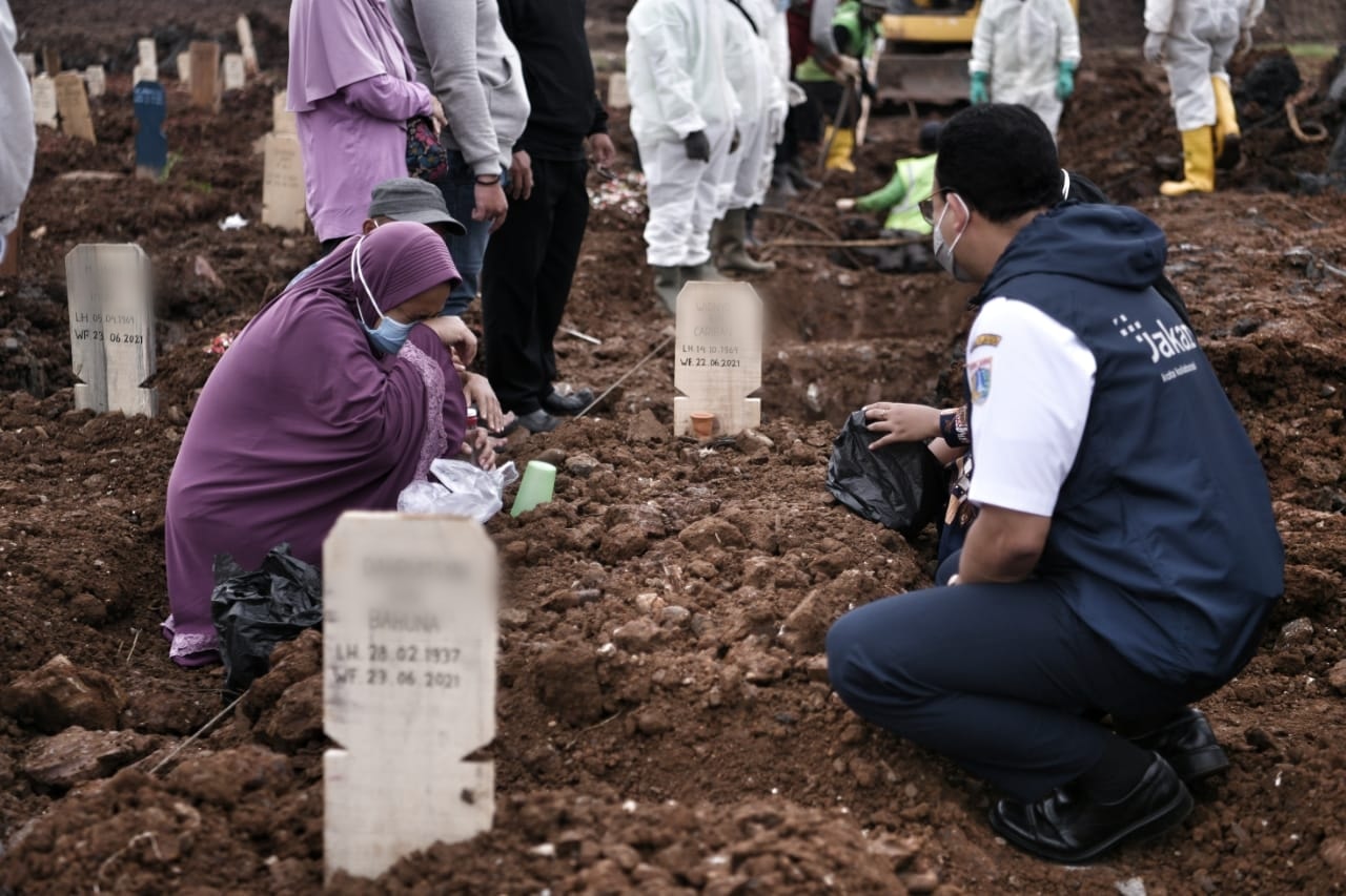 Tinjau Pemakaman Khusus Covid-19, Anies: Meski Luas Tolong Jangan Dipenuhi